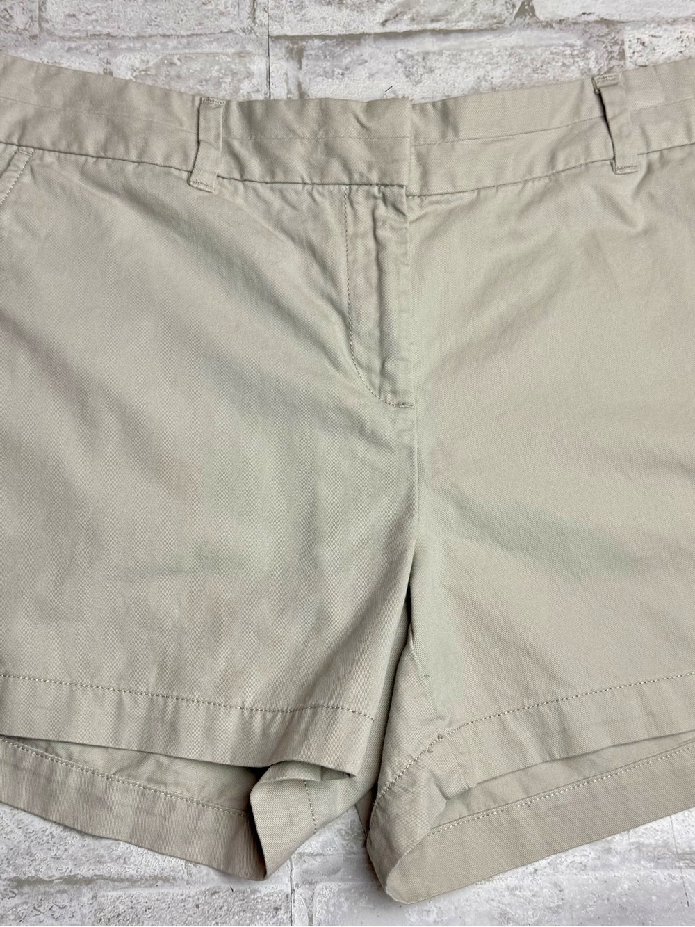 Loft Tan Shorts Original 💯 Cotton EUC Women Size 8 Flat Front Preppy😍
